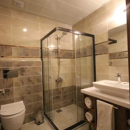 Garden Restaurant Cafe מלון 3*