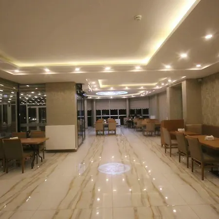 מלון Garden Restaurant Cafe 3*