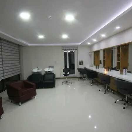 מלון Garden Restaurant Cafe 3*